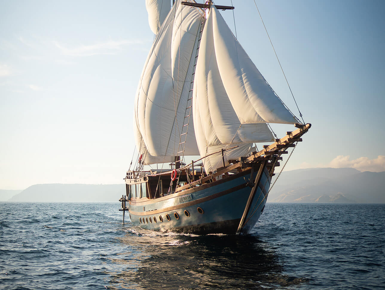 dewata-yacht-pacifichighcruises-familienluxusreisen-thefamilyproject-moodboard