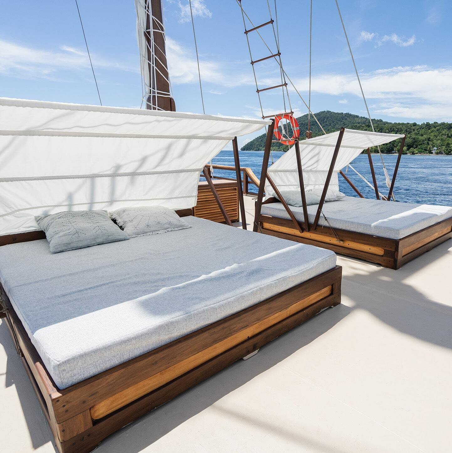 dewata-yacht-pacifichighcruises-familienluxusreisen-thefamilyproject-sundeck