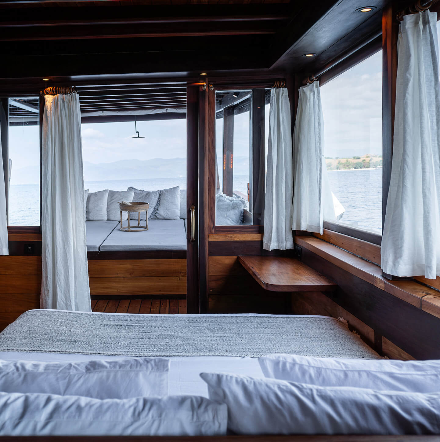 dewata-yacht-pacifichighcruises-familienluxusreisen-thefamilyproject-views