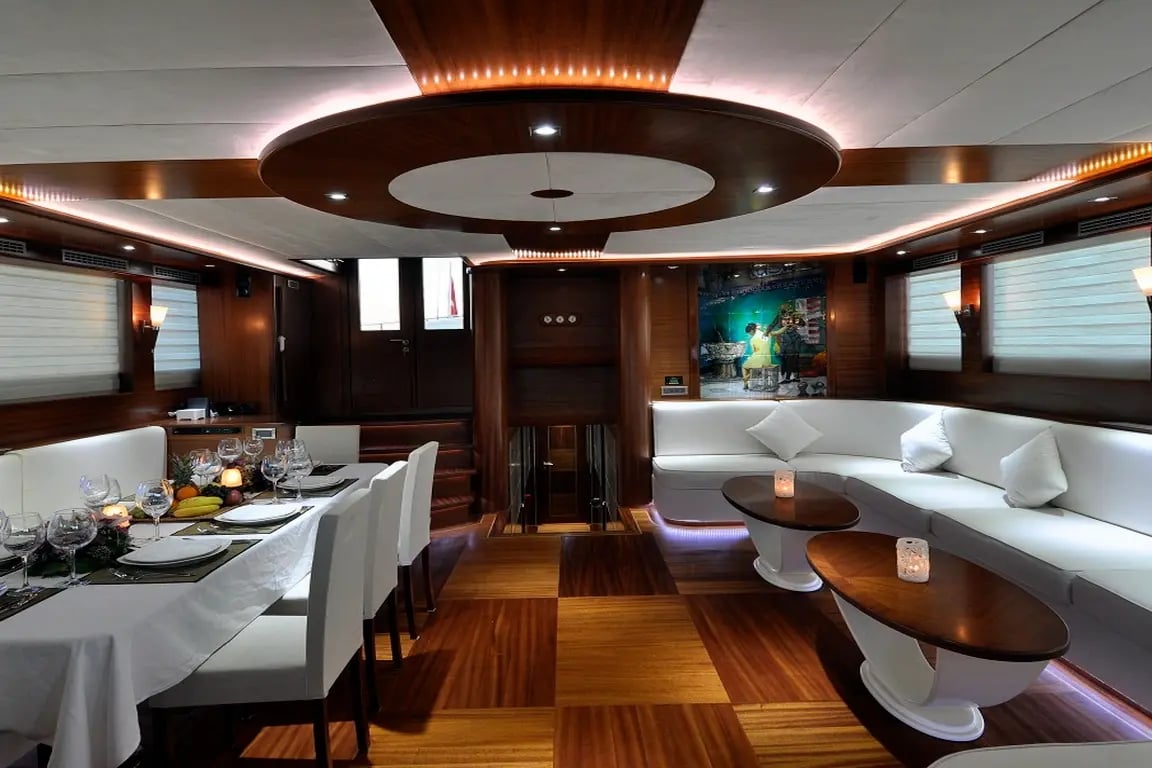 Dolce Mare Private Yacht Familienluxusreisen TheFamilyProject  Lounge