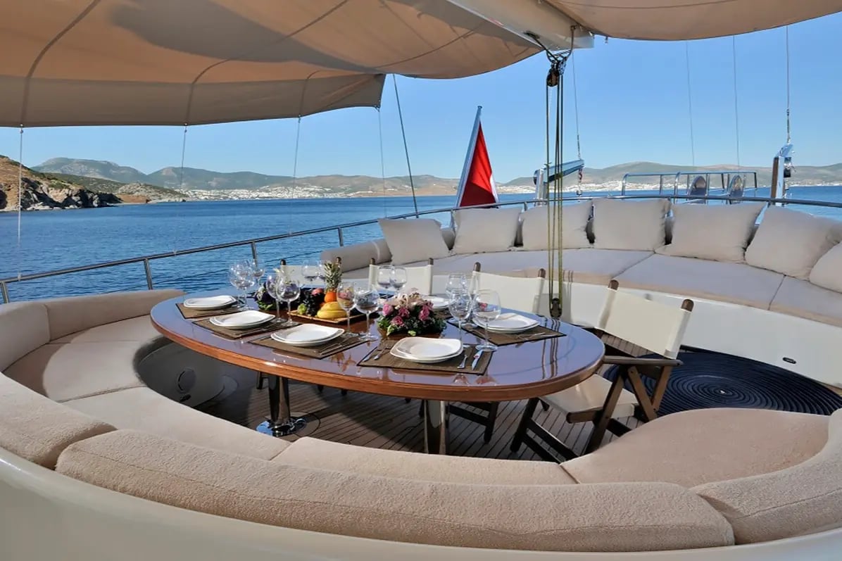 Dolce Mare Private Yacht Familienluxusreisen TheFamilyProject essen