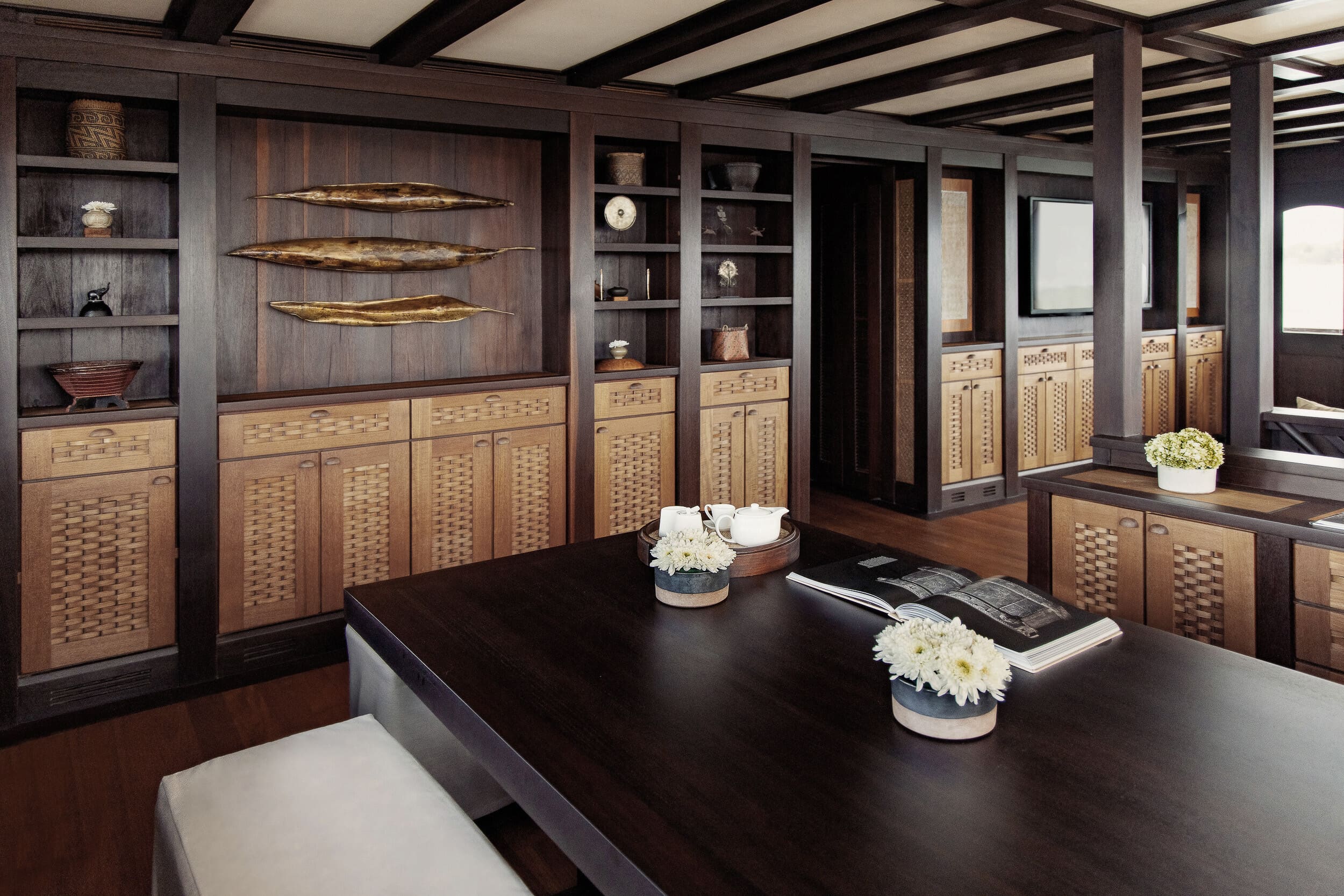 Dunia Baru Salon im Inneren der Yacht 