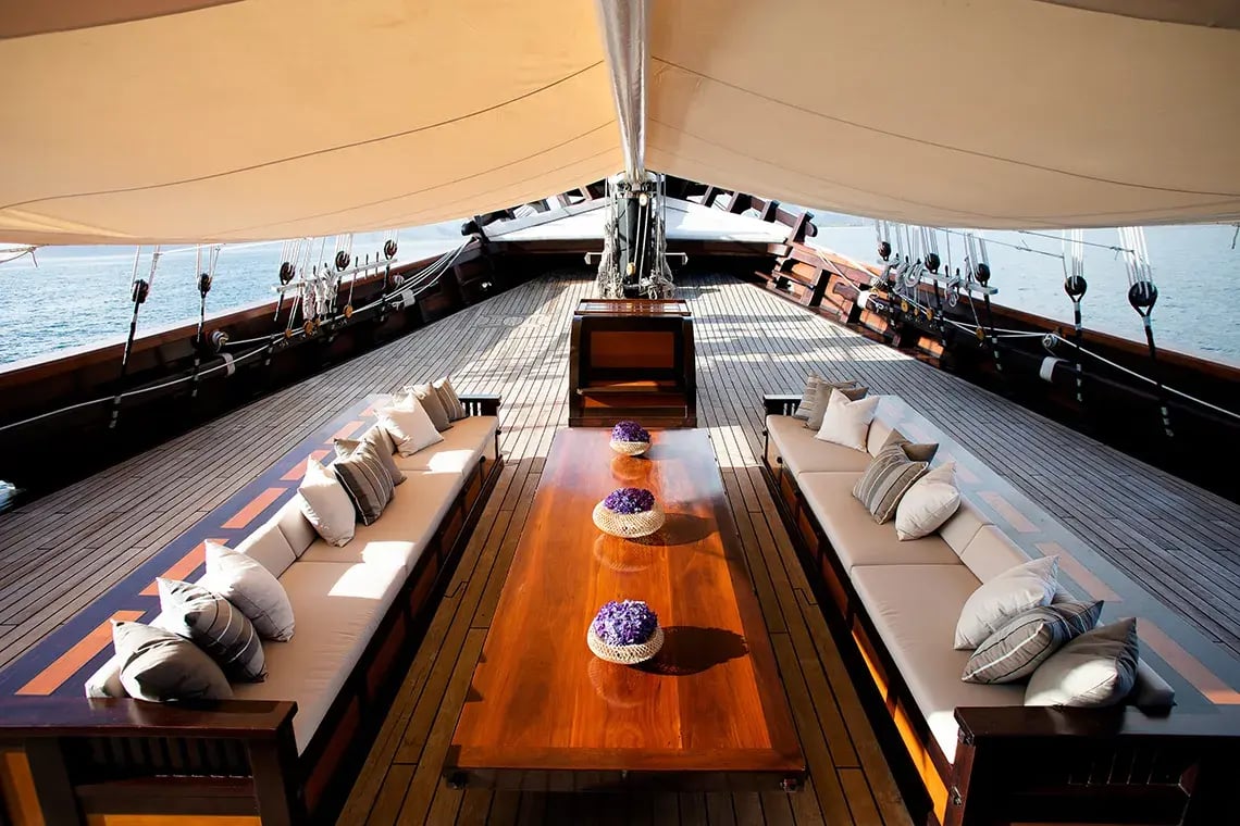Dunia Baru Privates Deck der Yacht 