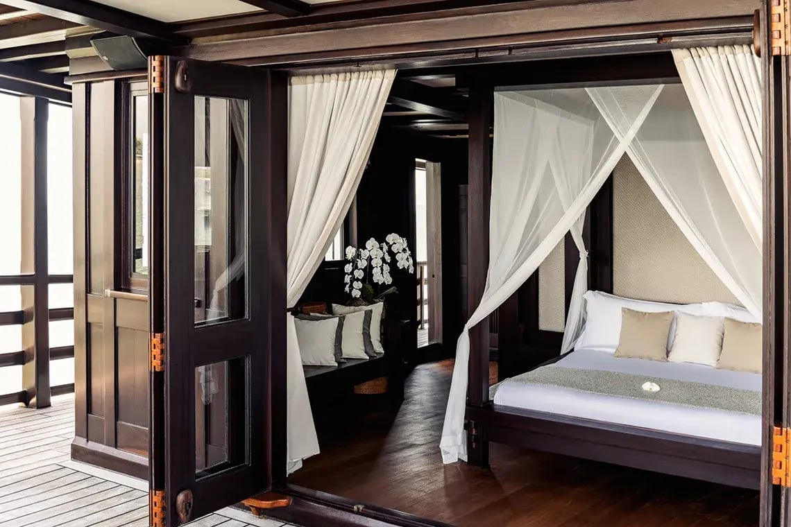 Dunia Baru Master Bedroom mit Himmelbett