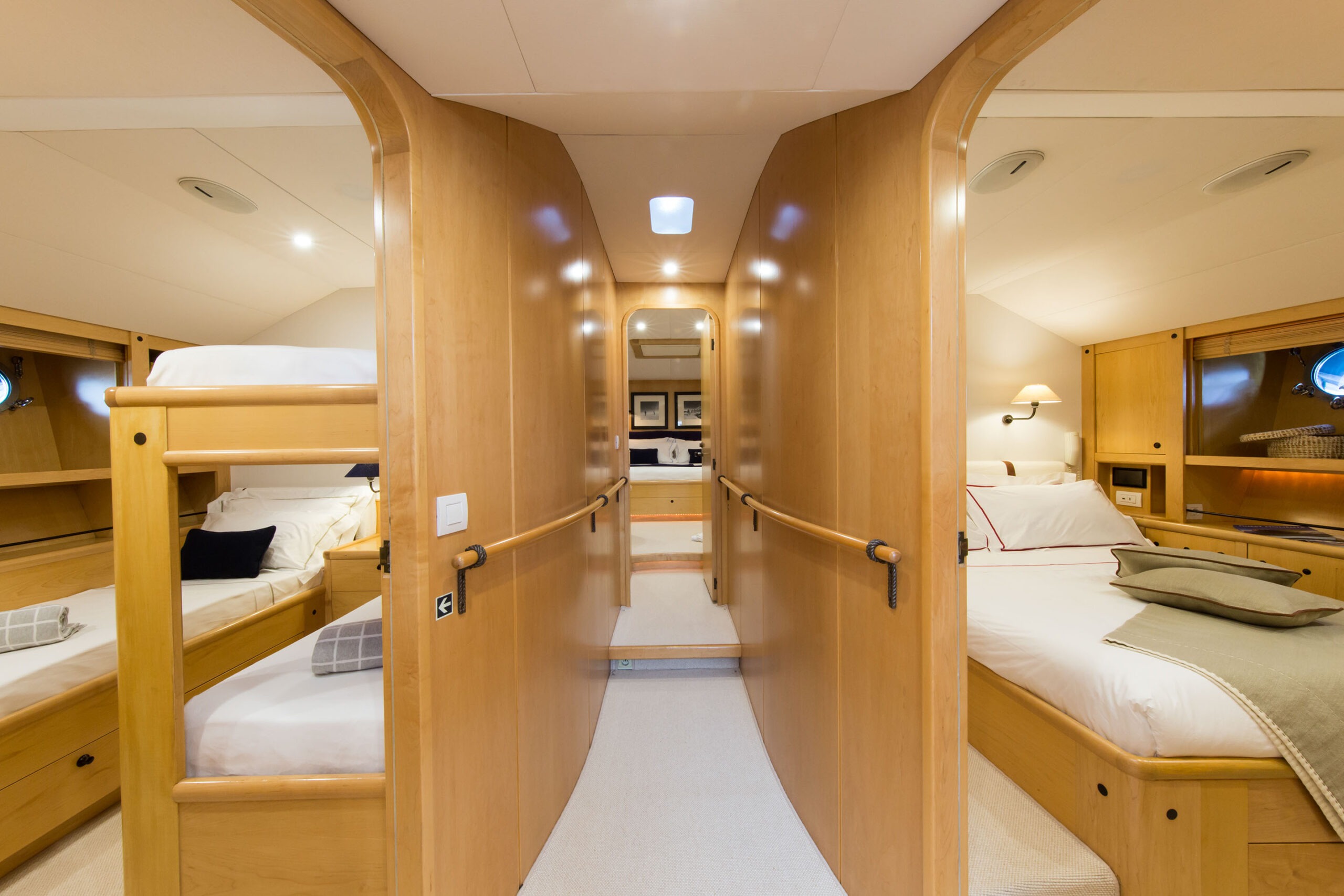Imagine Yacht auf See