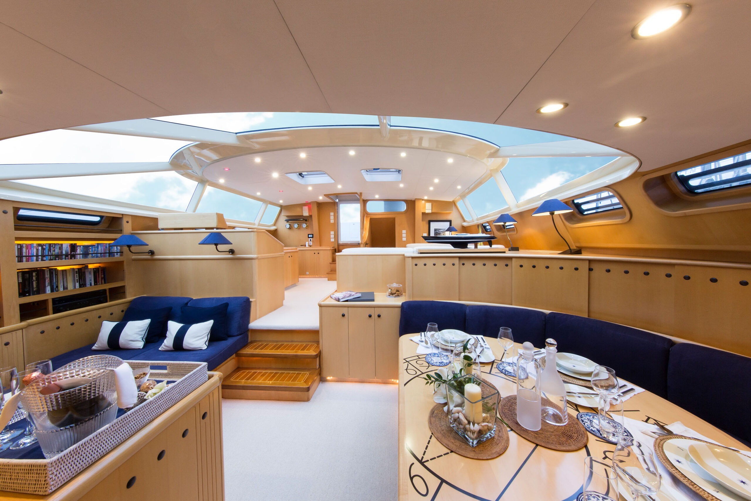 Imagine Yacht auf See