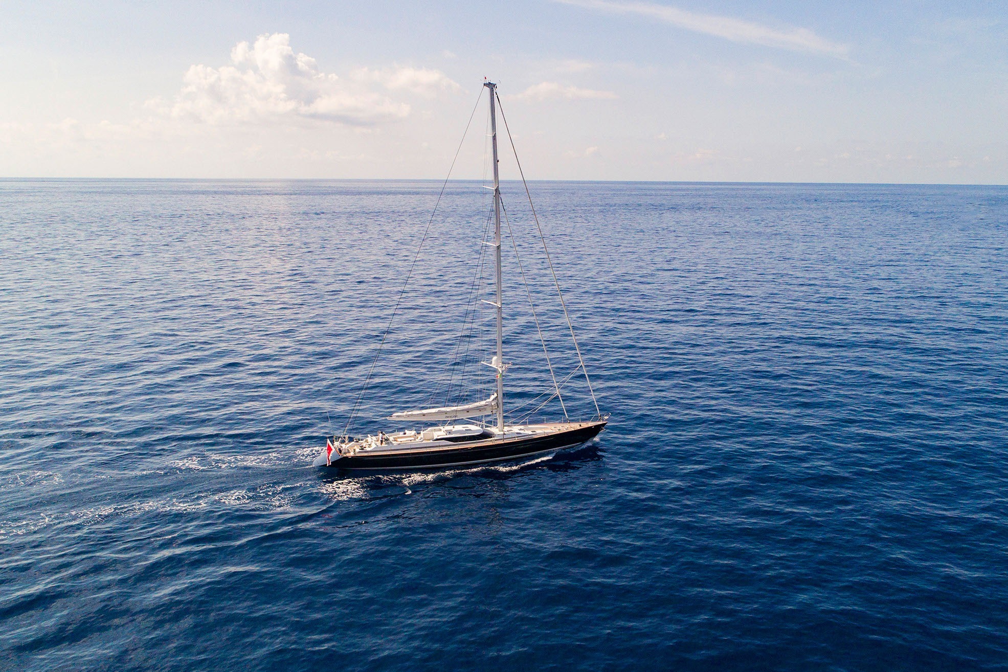 Imagine Yacht auf See