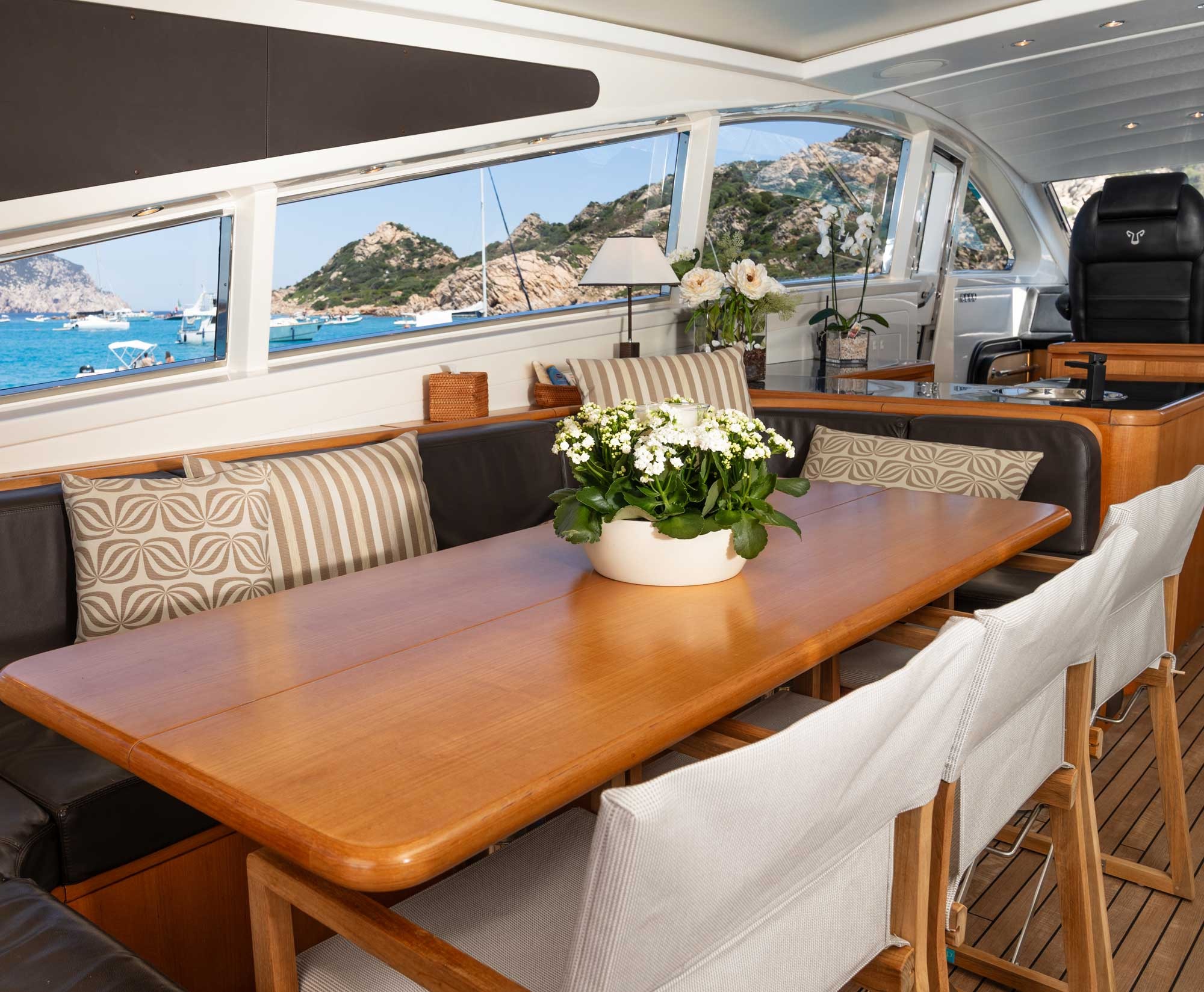 yachting-costa-smeralda-familienluxusreisen-thefamilyproject-dining