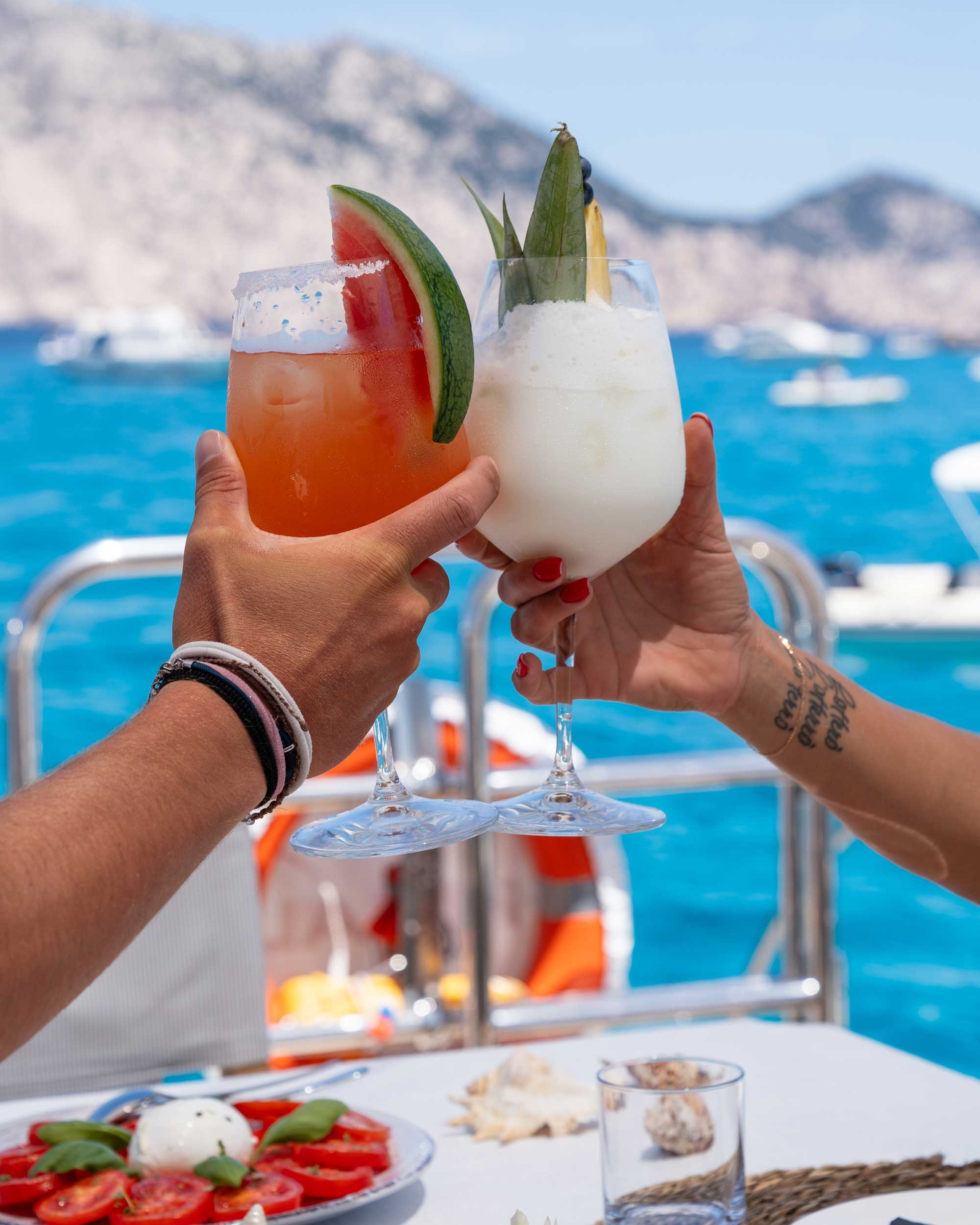 yachting-costa-smeralda-familienluxusreisen-thefamilyproject-drink