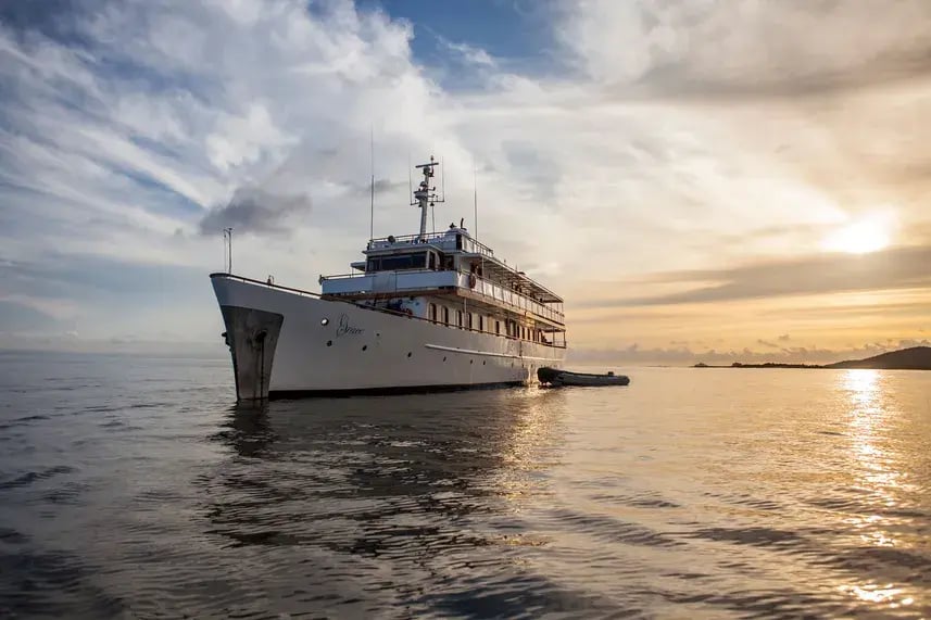 Grace Ecuador Private Yacht Familienluxusreisen TheFamilyProject Yacht