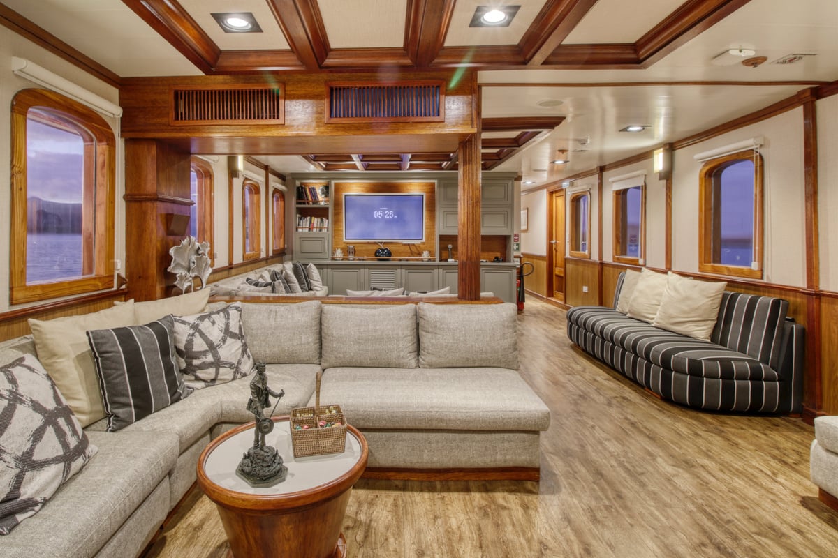 Grace-Inner-Saloon
