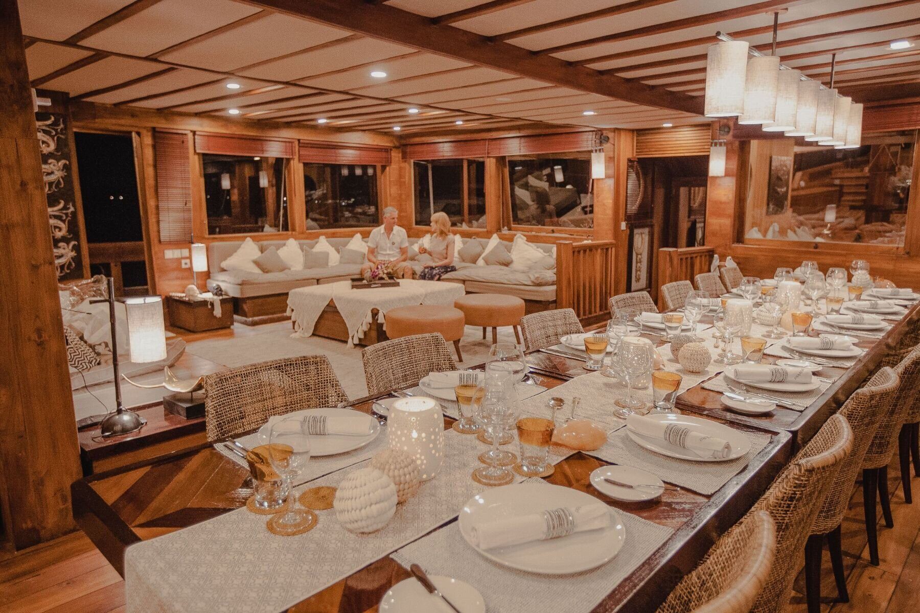 Prana Luxusyacht Familienluxusreisen TheFamilyProject Dining