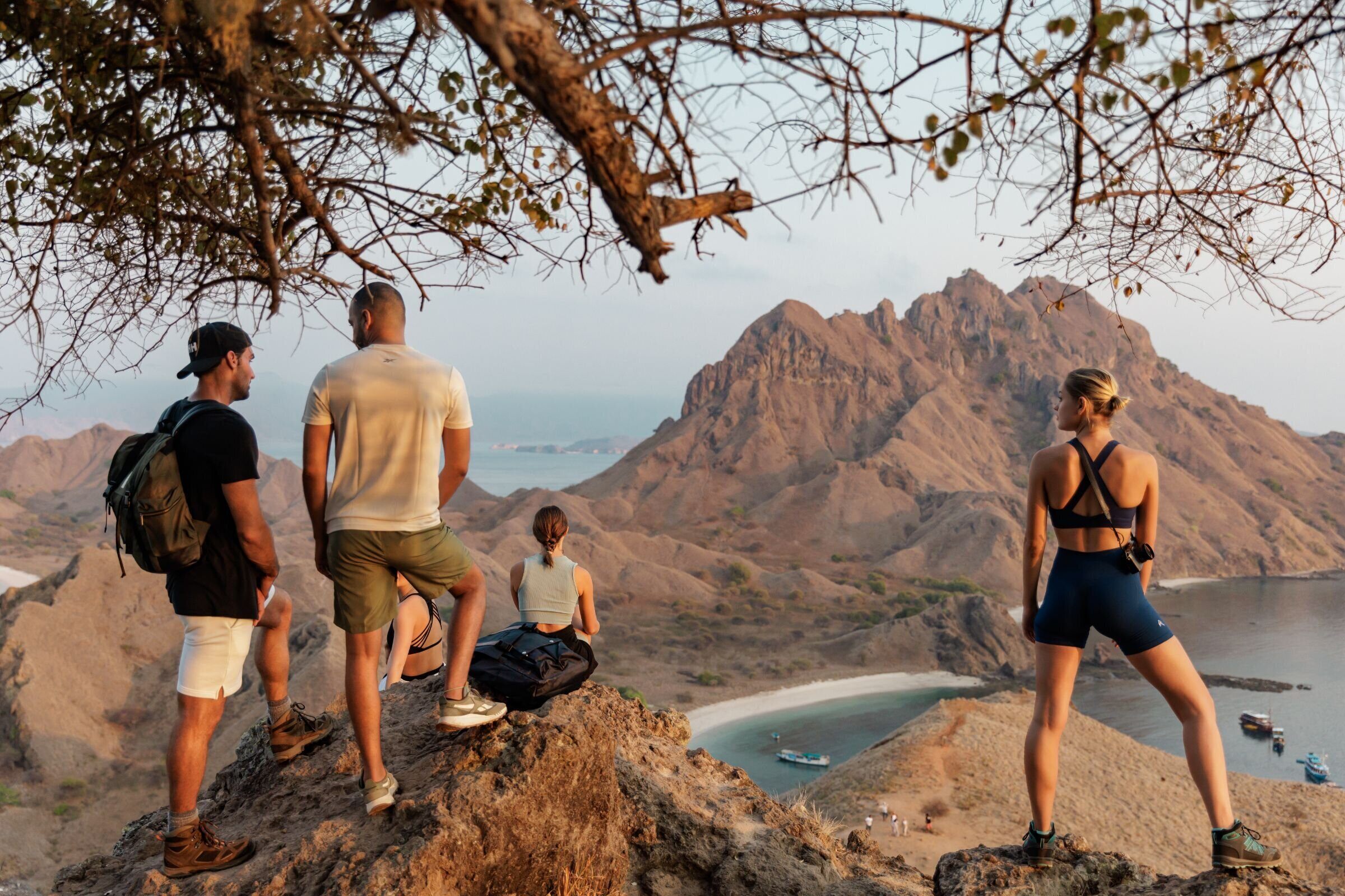 Prana Luxusyacht Familienluxusreisen TheFamilyProject Hiking