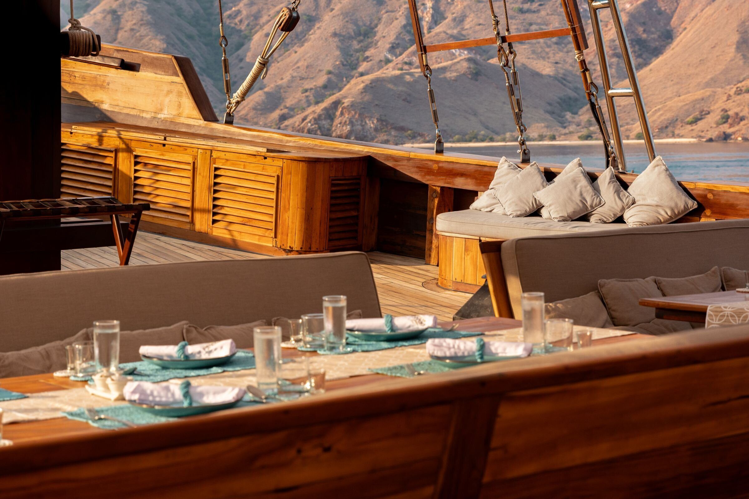 Prana Luxusyacht Familienluxusreisen TheFamilyProject Lunch