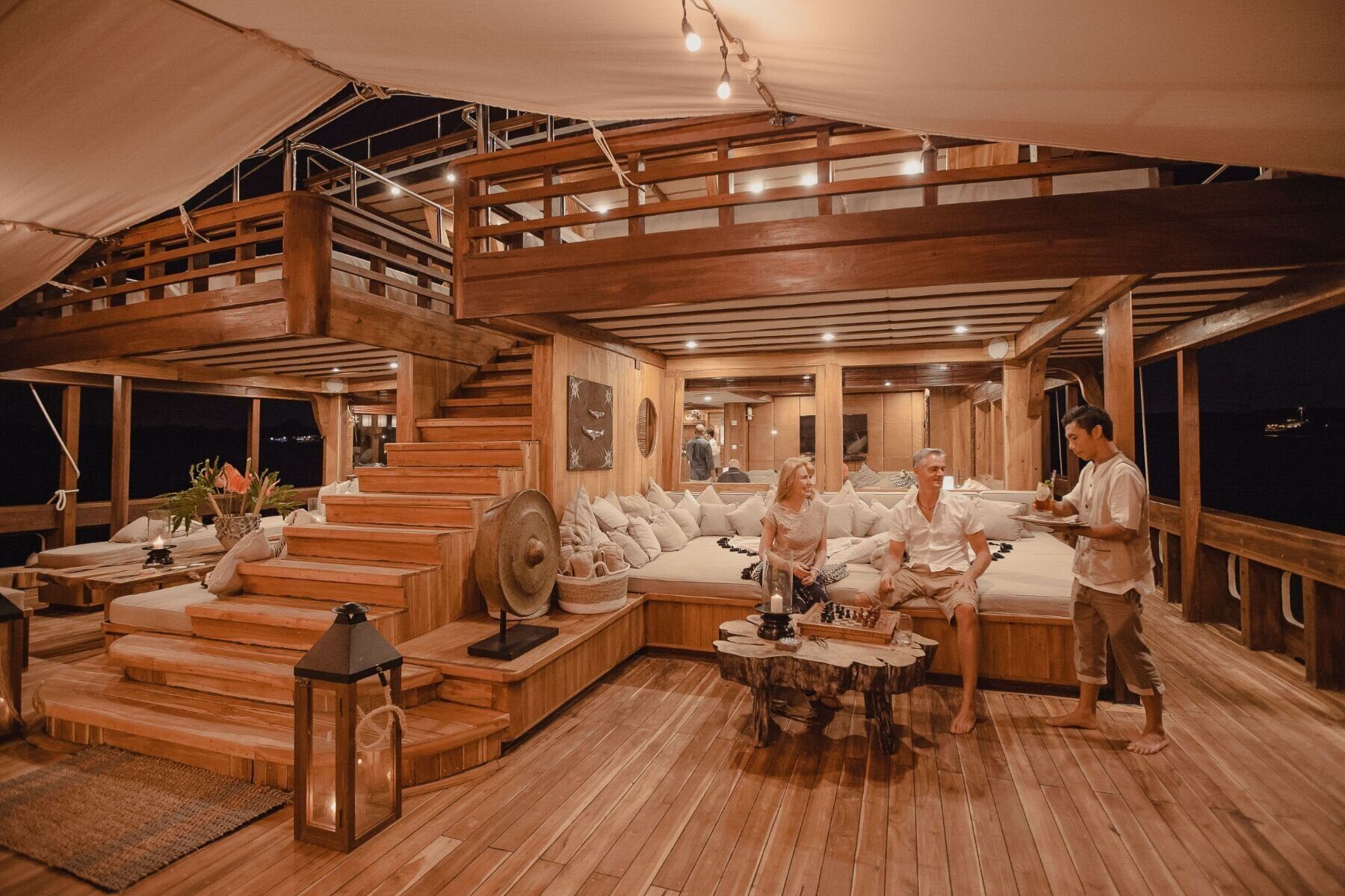 Prana Luxusyacht Familienluxusreisen TheFamilyProject Sun Deck