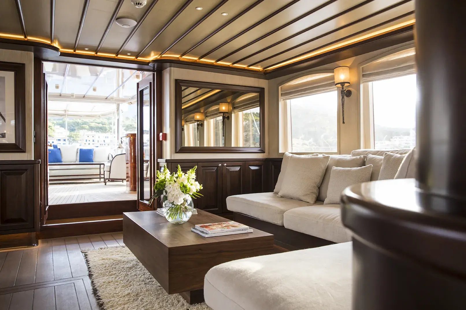 Satori Wohnzimmer im Inneren der Yacht 