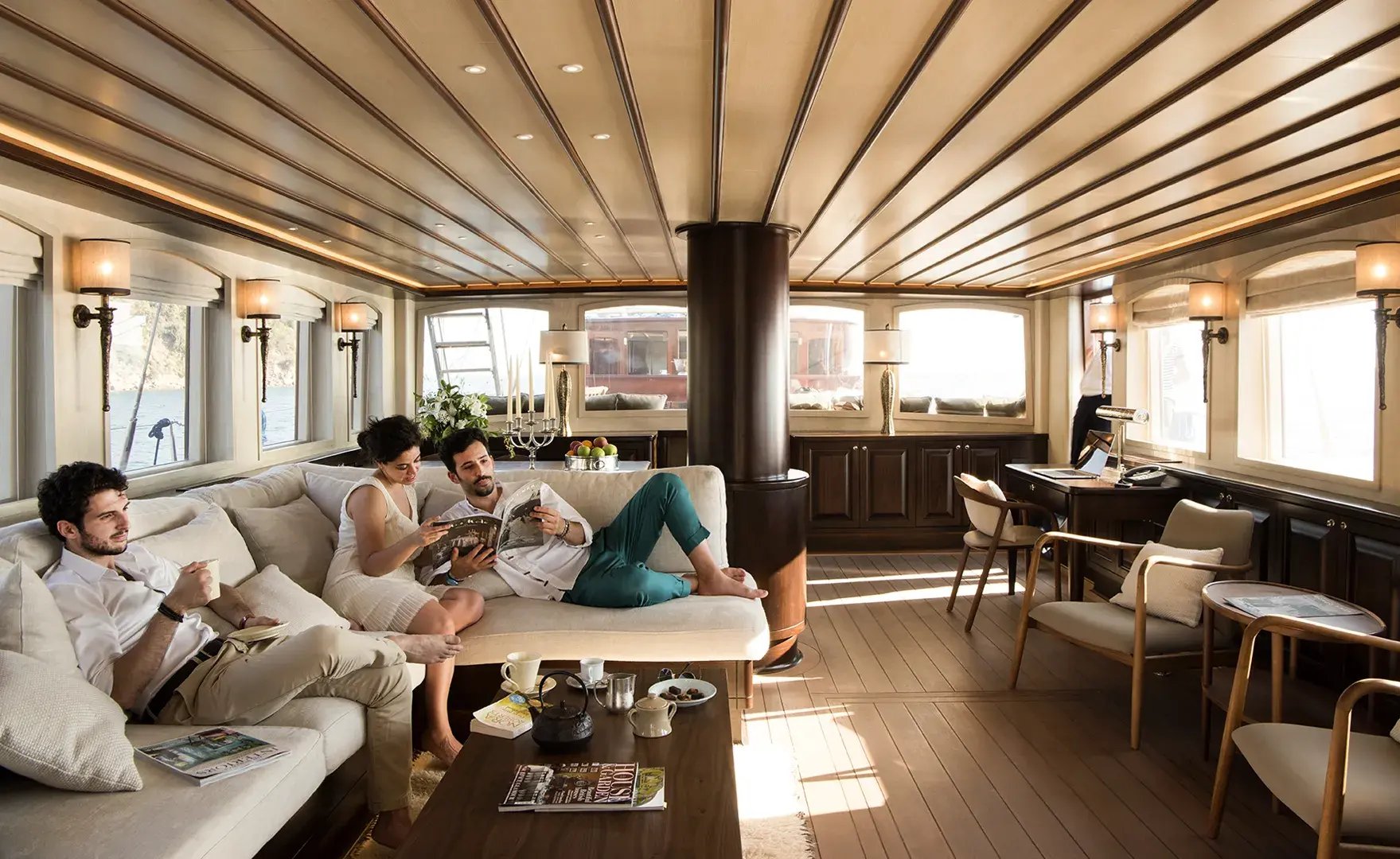 Satori Wohnraum im Inneren der Yacht 