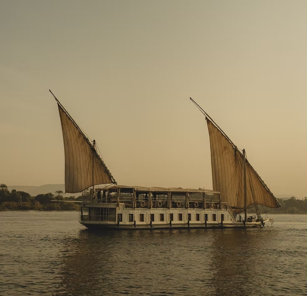 Set Nefru Dahabiya auf dem Nil