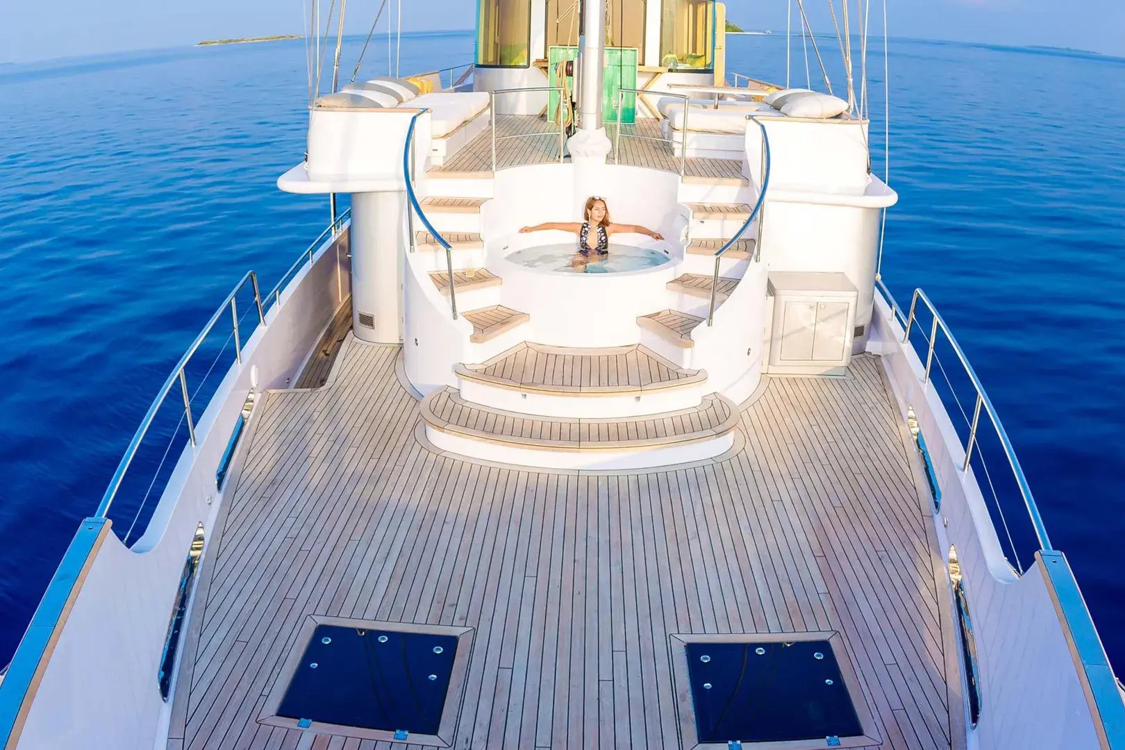 Soneva in Aqua Jacuzzi am Sonnendeck 
