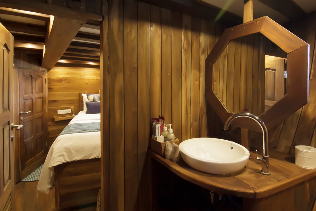 Tiger Blue Private Yacht Indonesien Familienluxusreisen TheFamilyProject Badezimmer