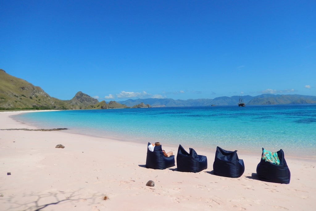 Tiger Blue Private Yacht Indonesien Familienluxusreisen TheFamilyProject Strand