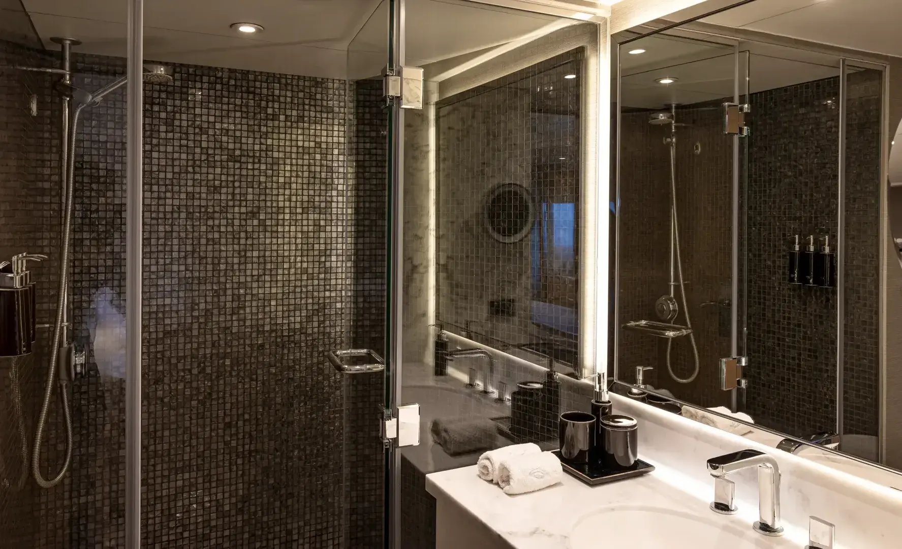 Aqua Blu Badezimmer Suite 