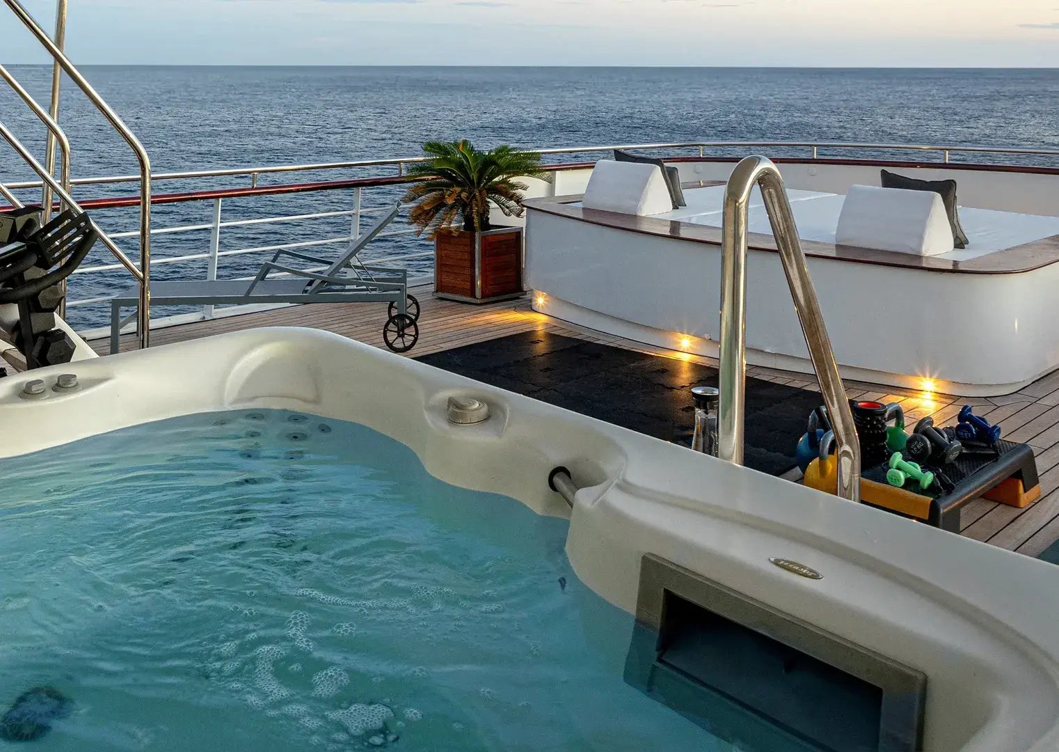 Aqua Blu Jacuzzi am Deck mit Aussicht 