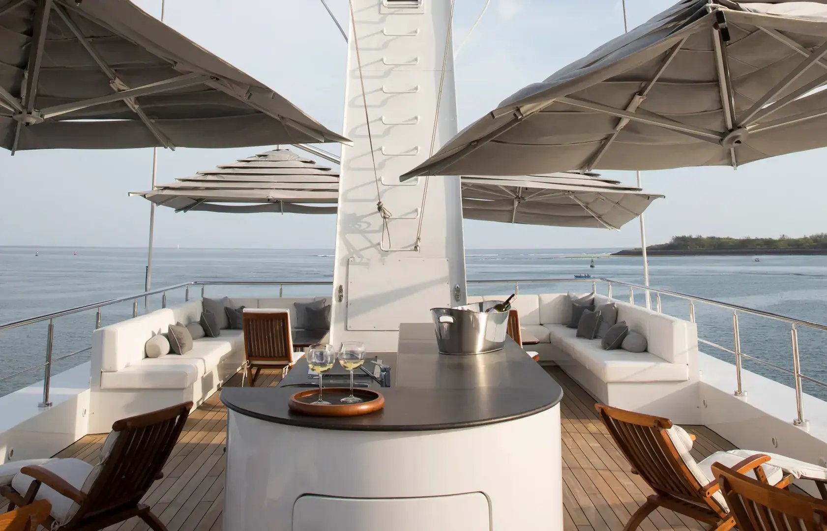 Aqua Blu Sundeck Lounge 