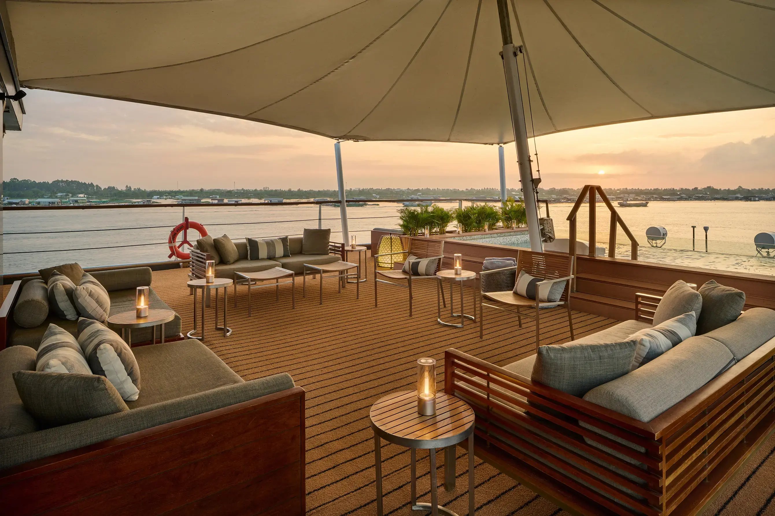 Aqua Mekong - Outdoor lounge and plunge pool - 01.jpg