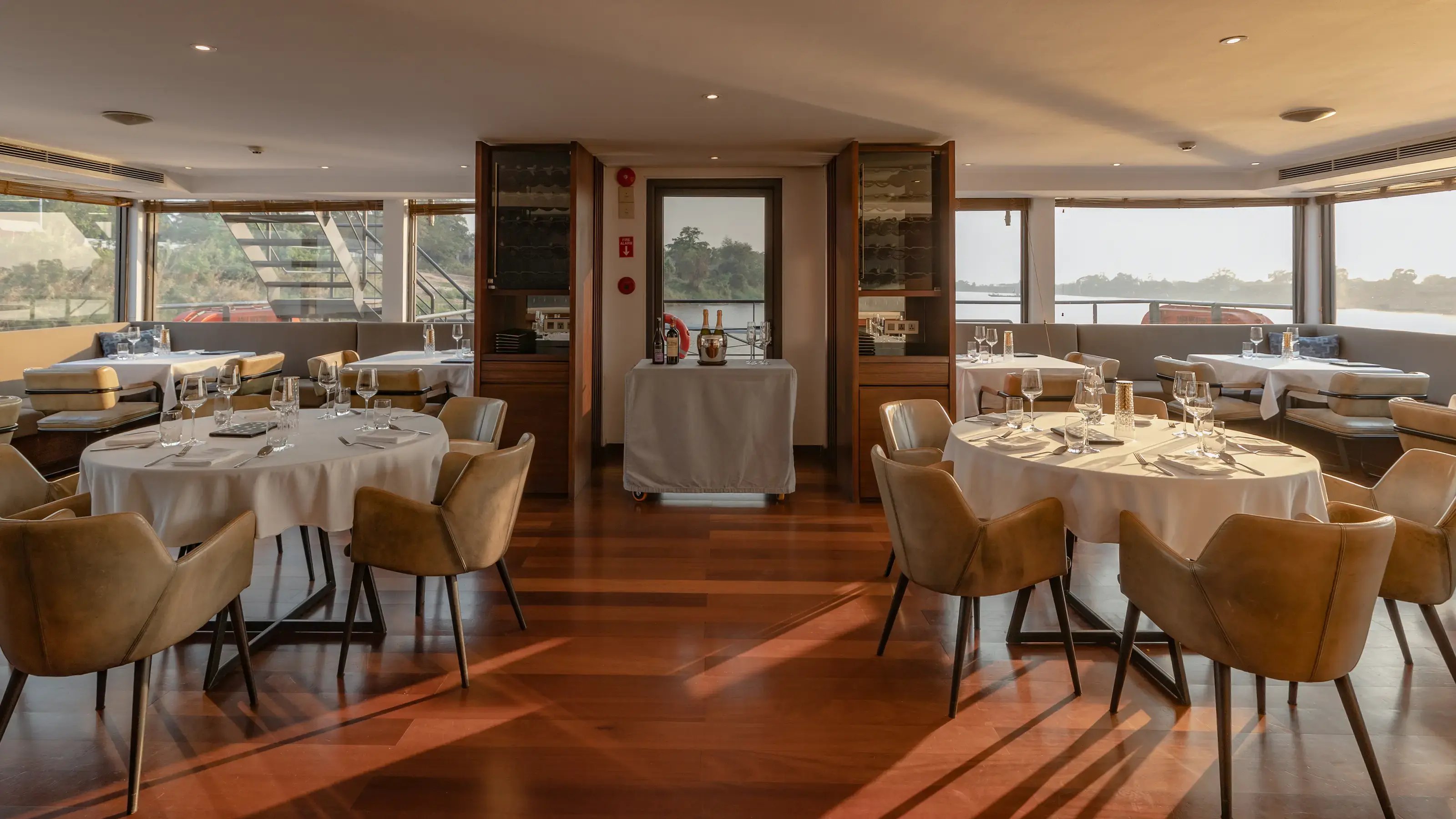 Aqua Mekong_Dining Room_02.jpg