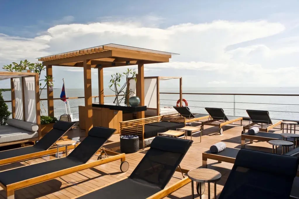 Aqua-Mekong-Sun-Deck