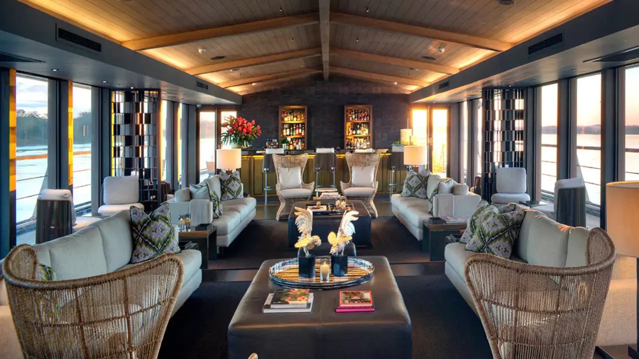 Aqua Nera Cruise Indoor Lounge