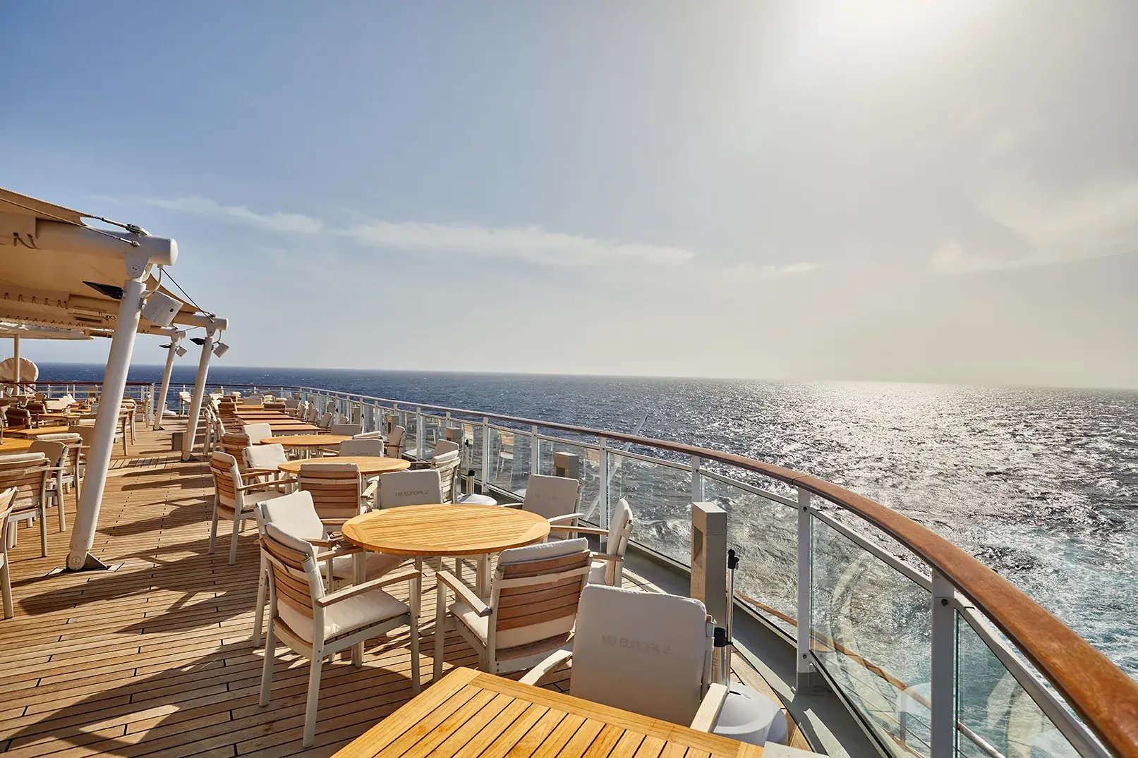 Europa 2 Essbereich am Sonnendeck 