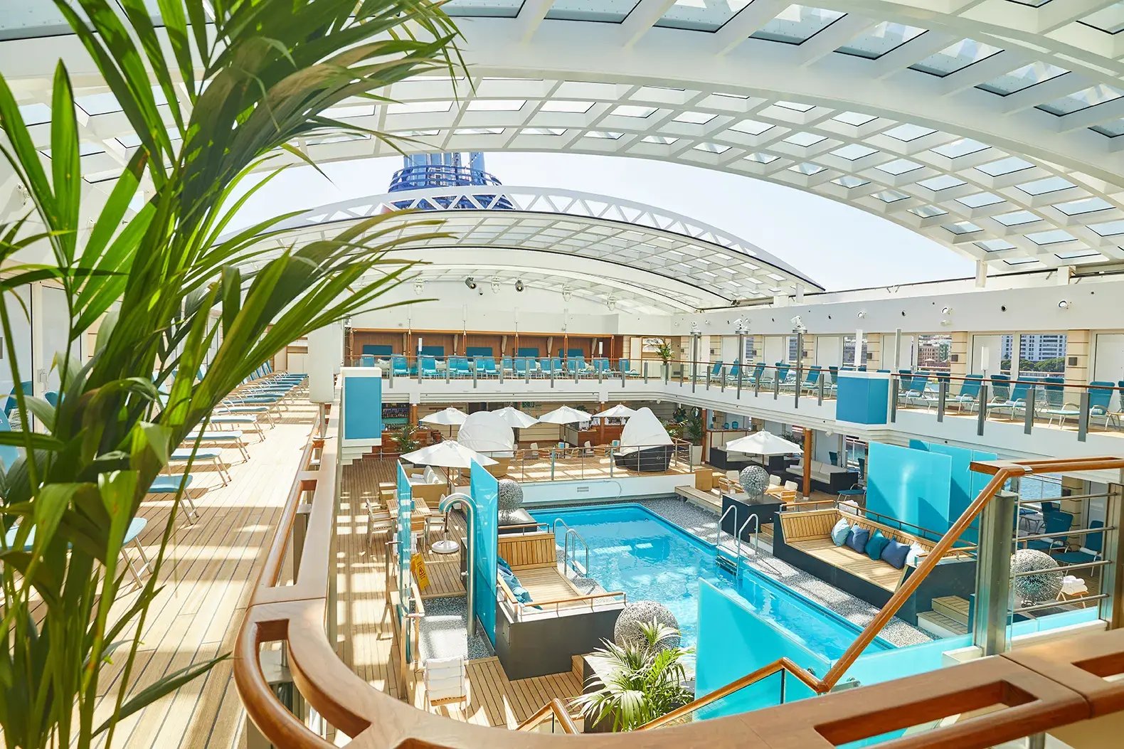 Europa 2 Pool Deck des Schiffs 