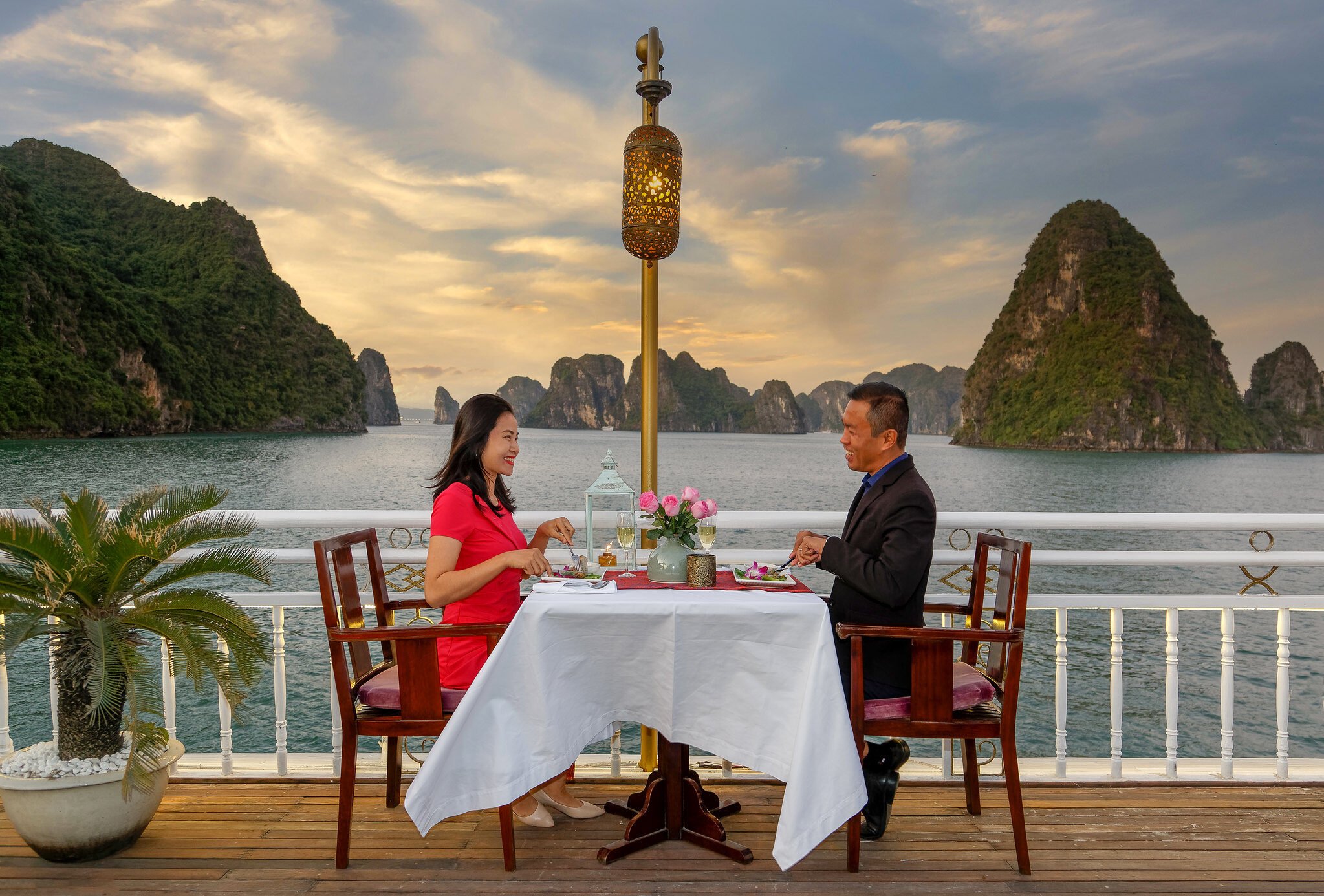 Heritage Line Halong Bay Violet Familienluxusreisen TheFamilyProject Dining