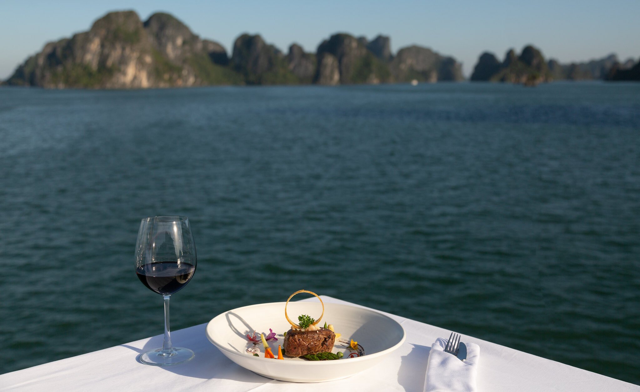Heritage Line Halong Bay Violet Familienluxusreisen TheFamilyProject Kulinarik