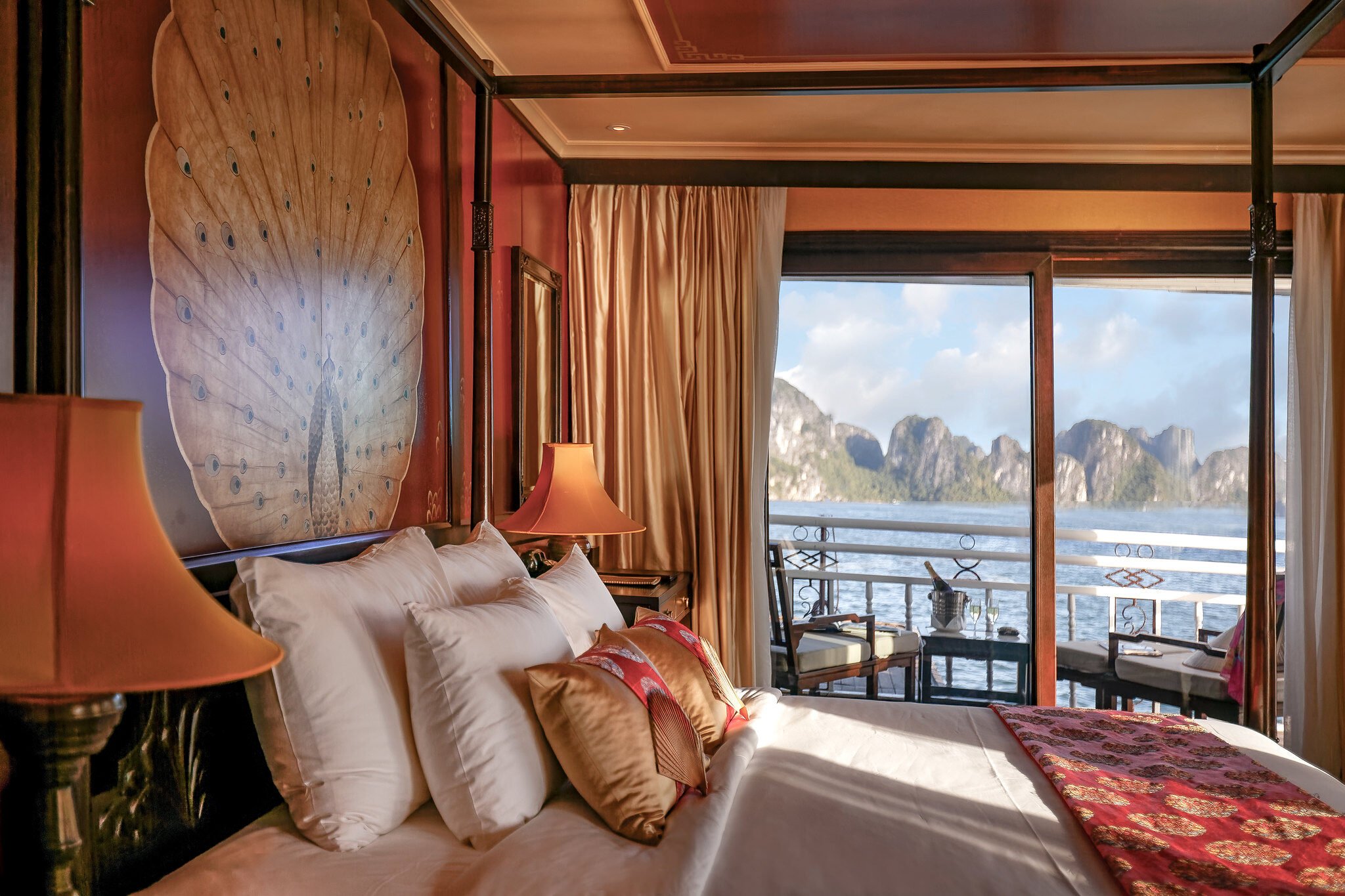 Heritage Line Halong Bay Violet Familienluxusreisen TheFamilyProject Master Suite