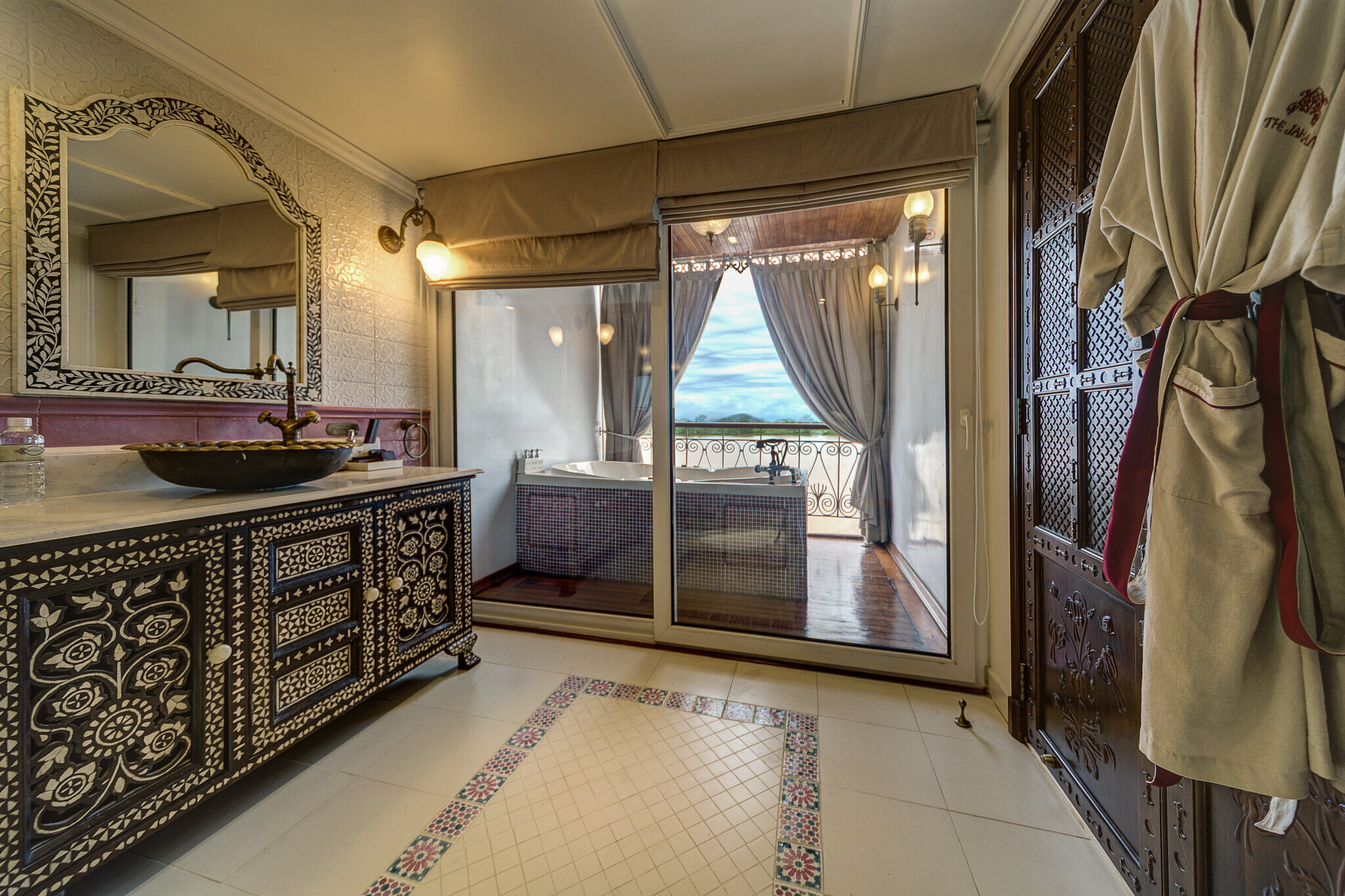 Heritage Line Mekong The Jahan Familienluxusreisen TheFamilyProject Badezimmer