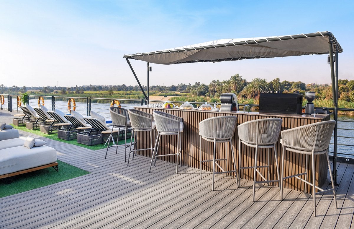 historia-nile-cruise-egypt-familienluxusreisen-thefamilyproject-bar