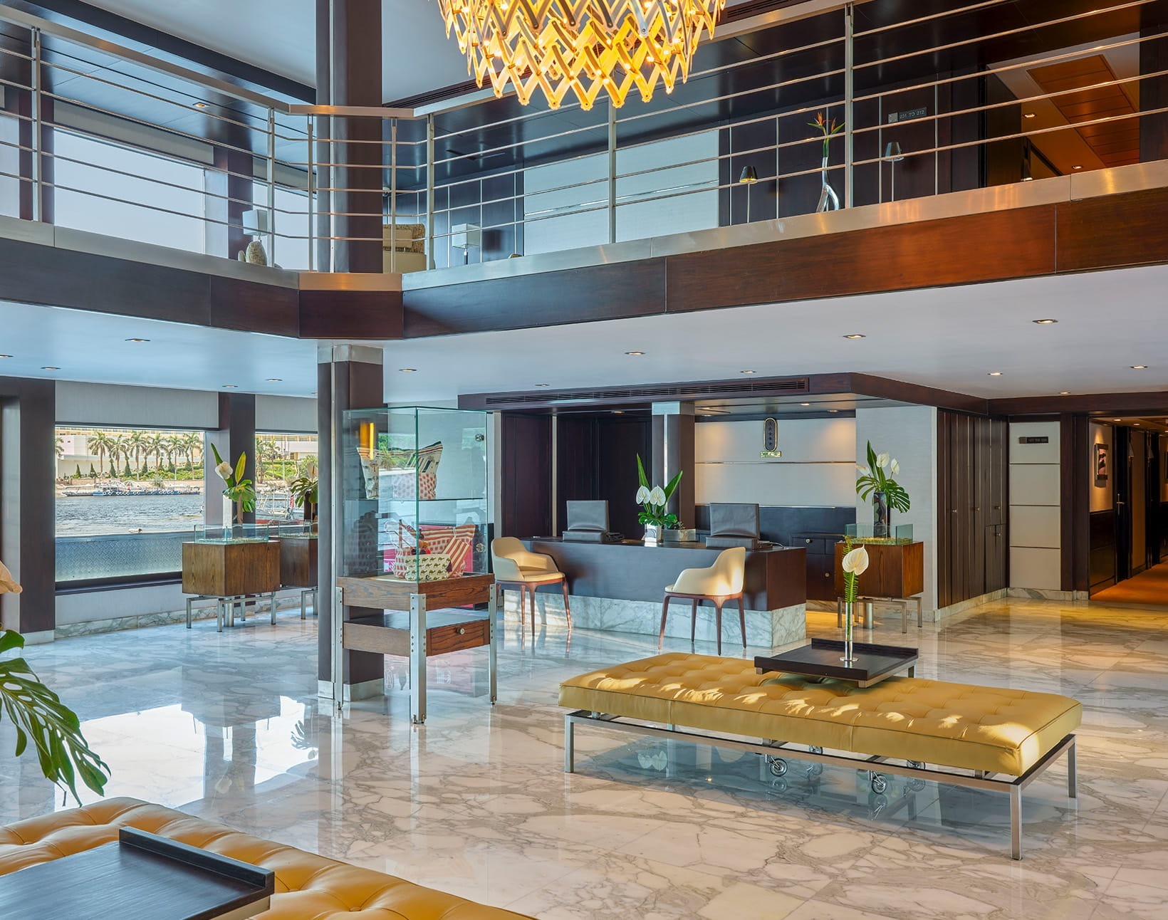 the-oberoi-nile-cruise-zahra-egypt-familienluxusreisen-thefamilyproject-lobby