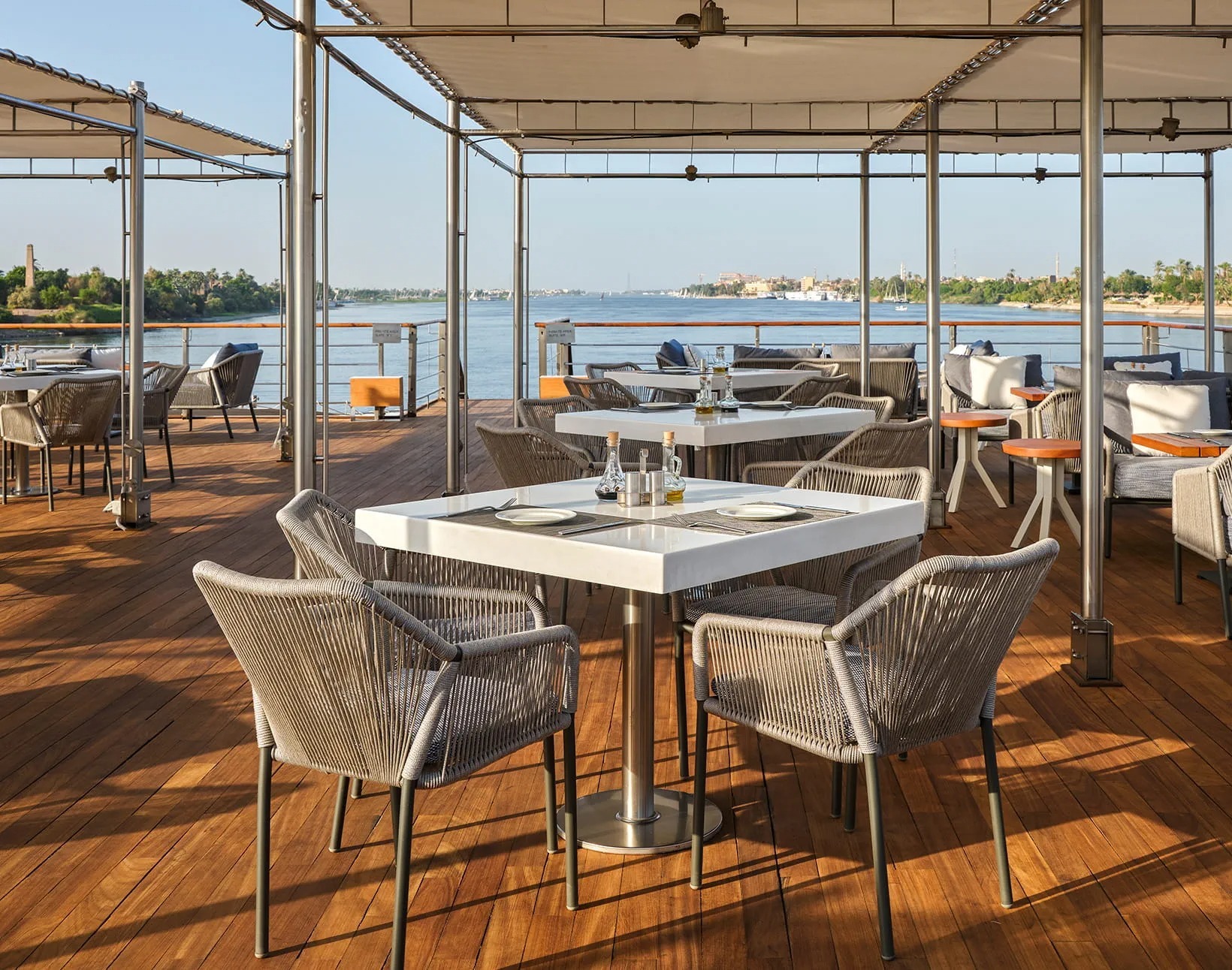 the-oberoi-nile-cruise-zahra-egypt-familienluxusreisen-thefamilyproject-restaurant