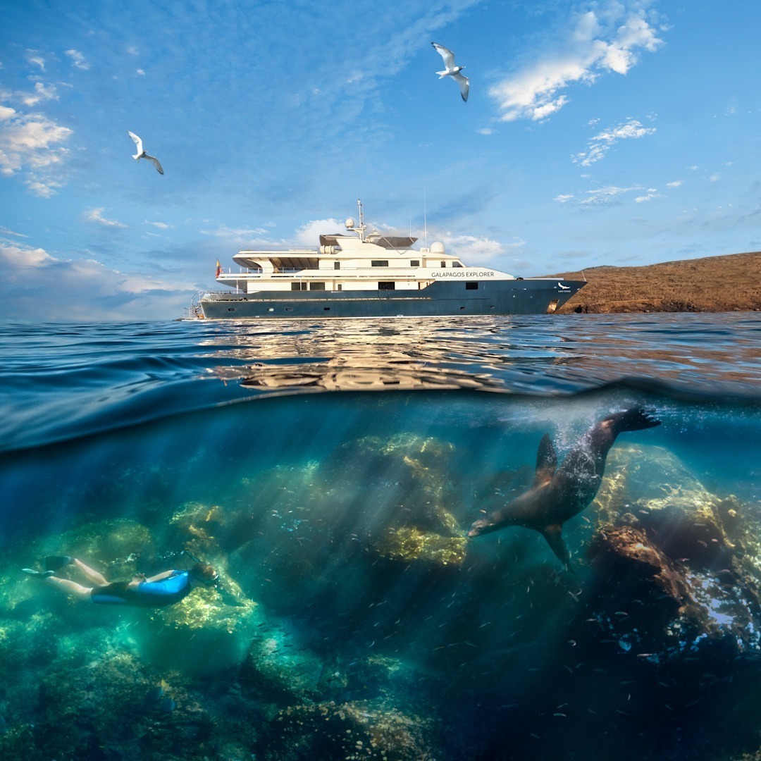 andbeyond-galapagos-explorer-ecuador-familienluxusreisen-thefamilyproject-aussenansicht-yacht