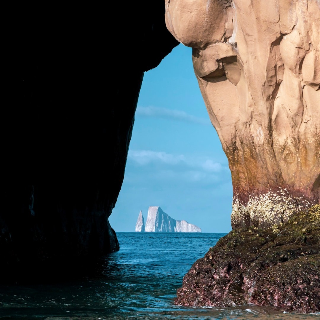 andbeyond-galapagos-explorer-ecuador-familienluxusreisen-thefamilyproject-kickersrock