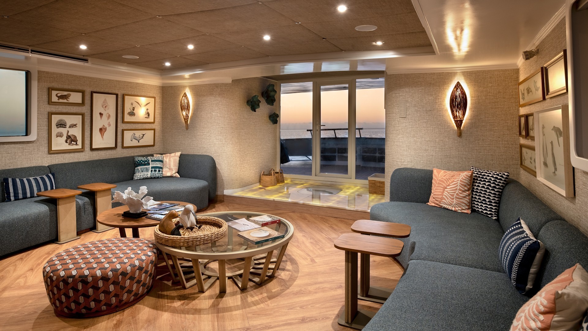 andbeyond-galapagos-explorer-ecuador-familienluxusreisen-thefamilyproject-lounge