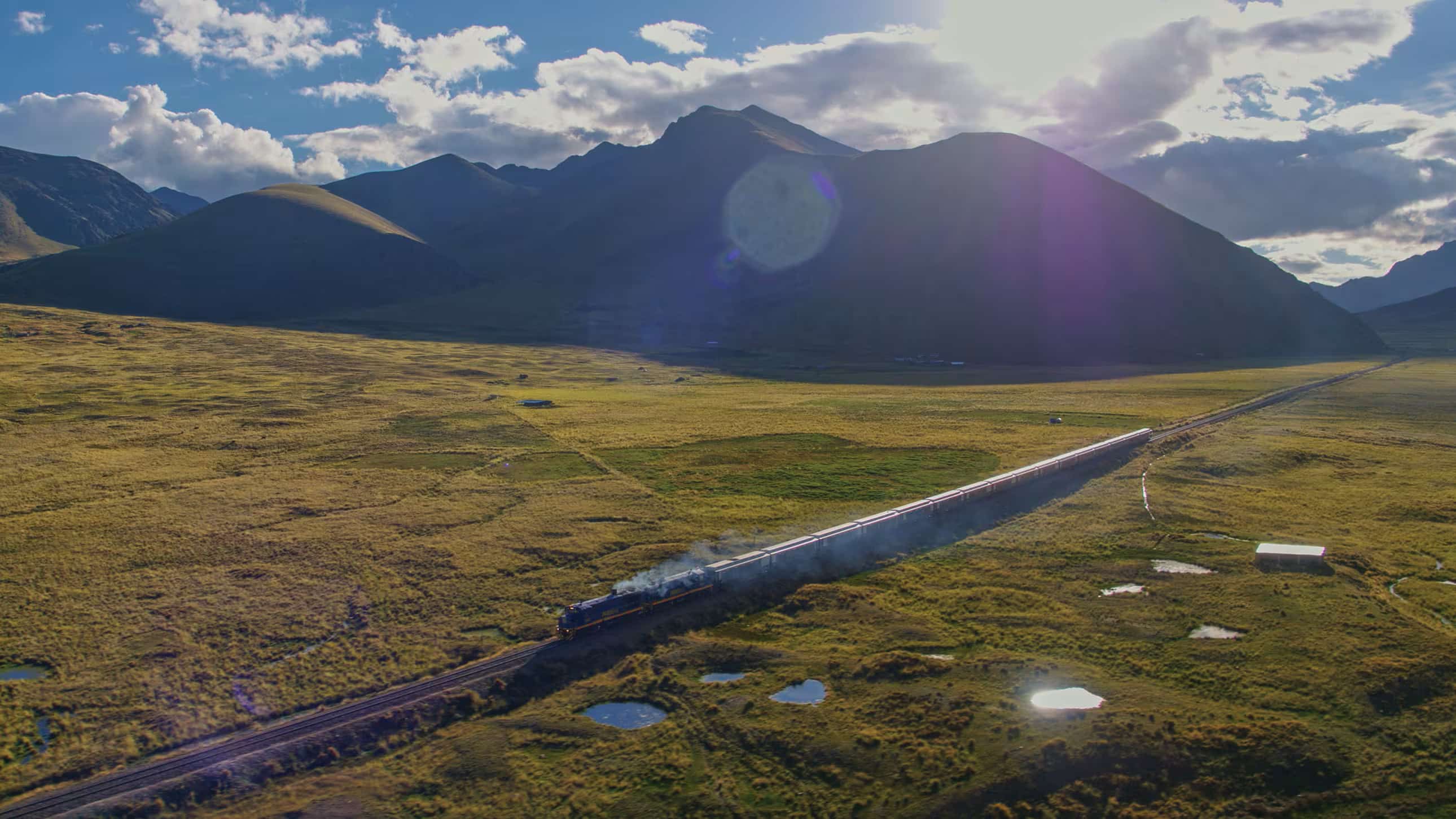 Andean Explorer A Belmond Train Familienluxusreisen TheFamilyProject Zug in den Bergen