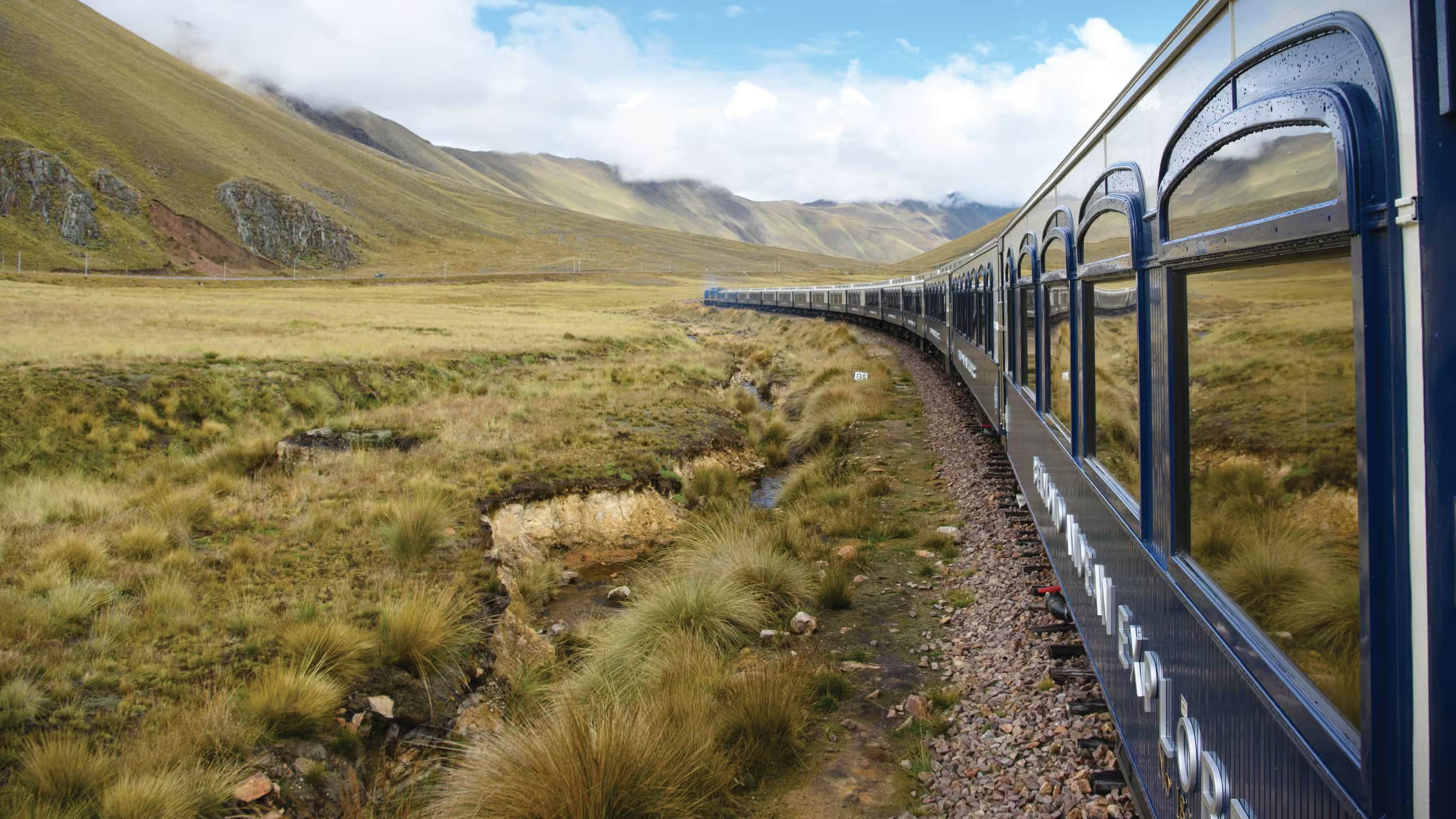 Andean Explorer A Belmond Train Familienluxusreisen TheFamilyProject Zug von Außen