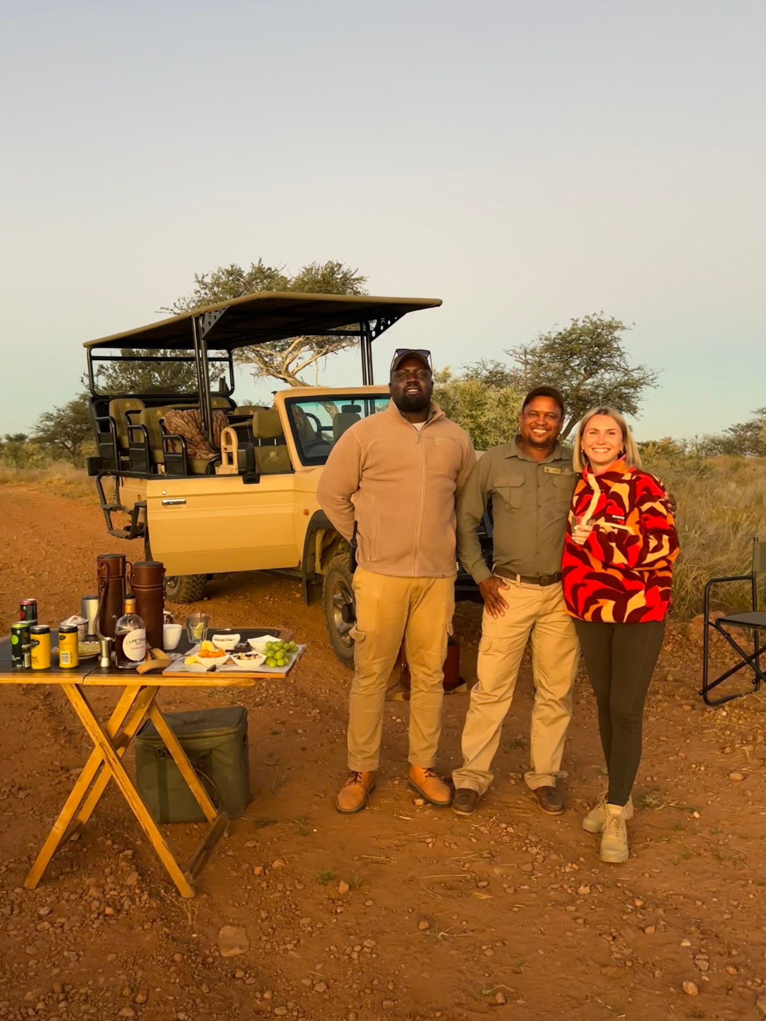 gmundnerlodge-namibia-thefamilyproject-familienluxusreisen-sundowner