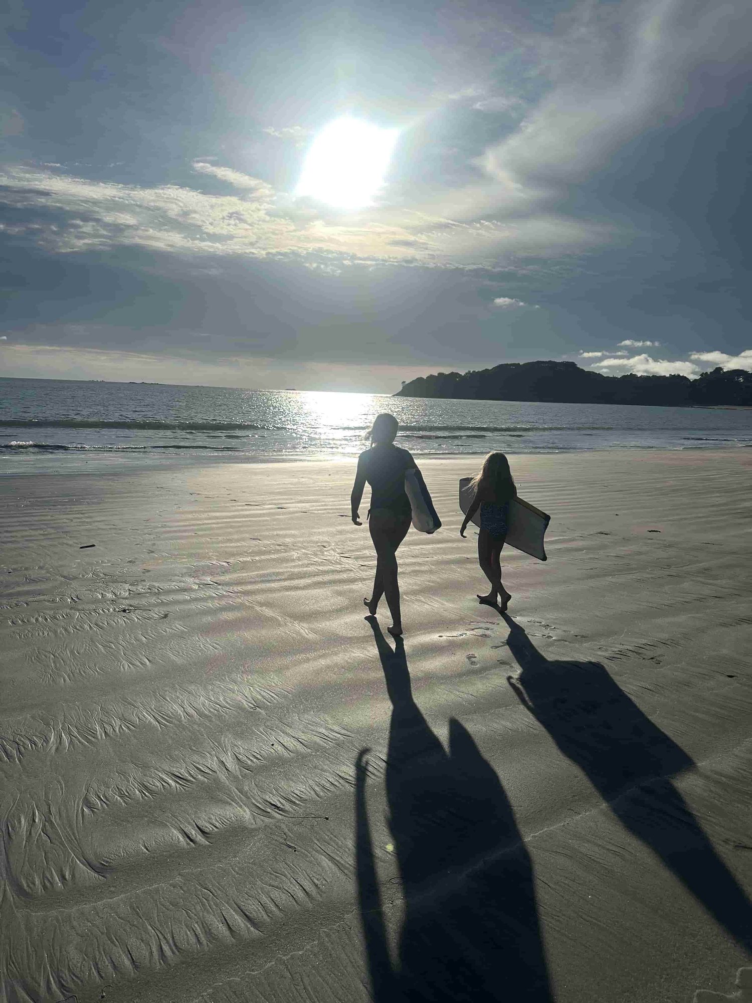 islapalenque-familienluxusreisen-thefamilyproject-katrin-surfing