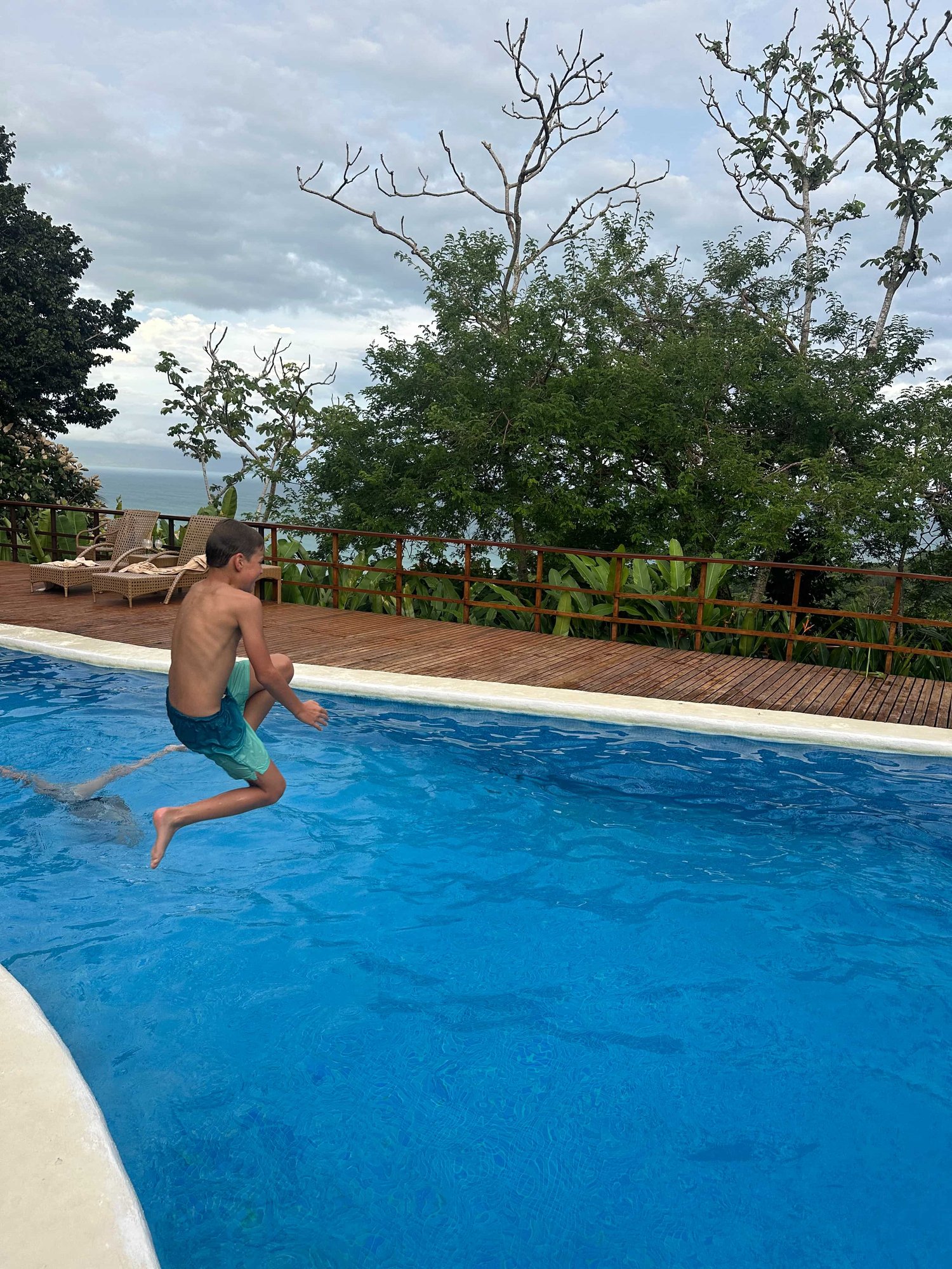 lapas-rio-lodge-katrin-familienluxusreisen-thefamilyproject-pool