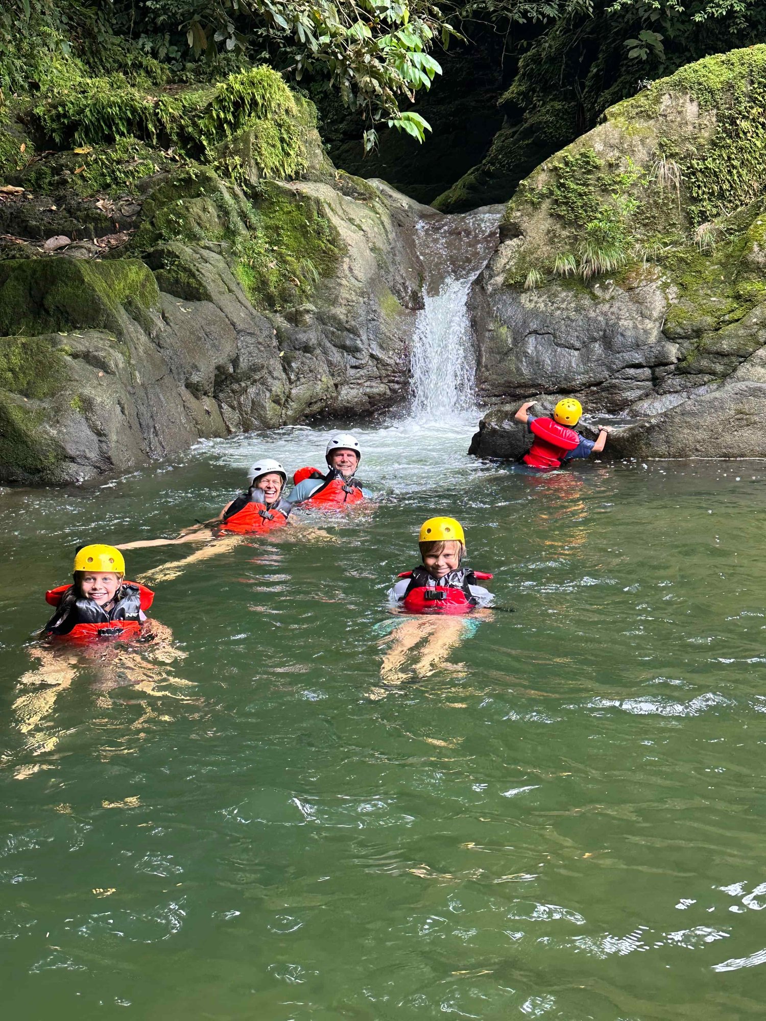 pacuare-lodge-costarica-katrin-familienluxusreisen-thefamilyproject-rafting